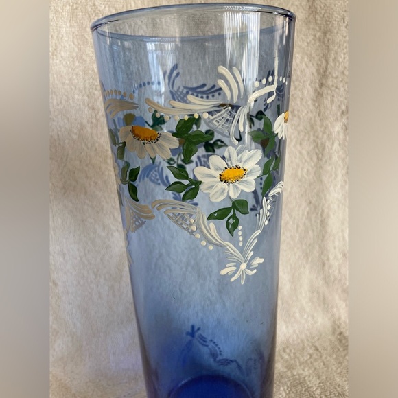 Hand Painted Tall Blue Glass Vase Daisy Floral Artist assigned L. Lavieri - Picture 3 of 10